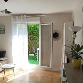 Studio avec terrasse et parking proche centre ville